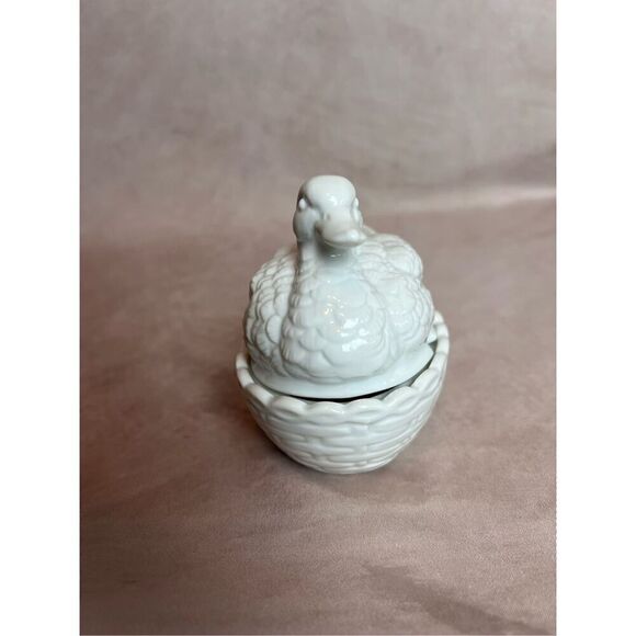 Vintage White Ceramic Duck Hen on Nest - Picture 2 of 8